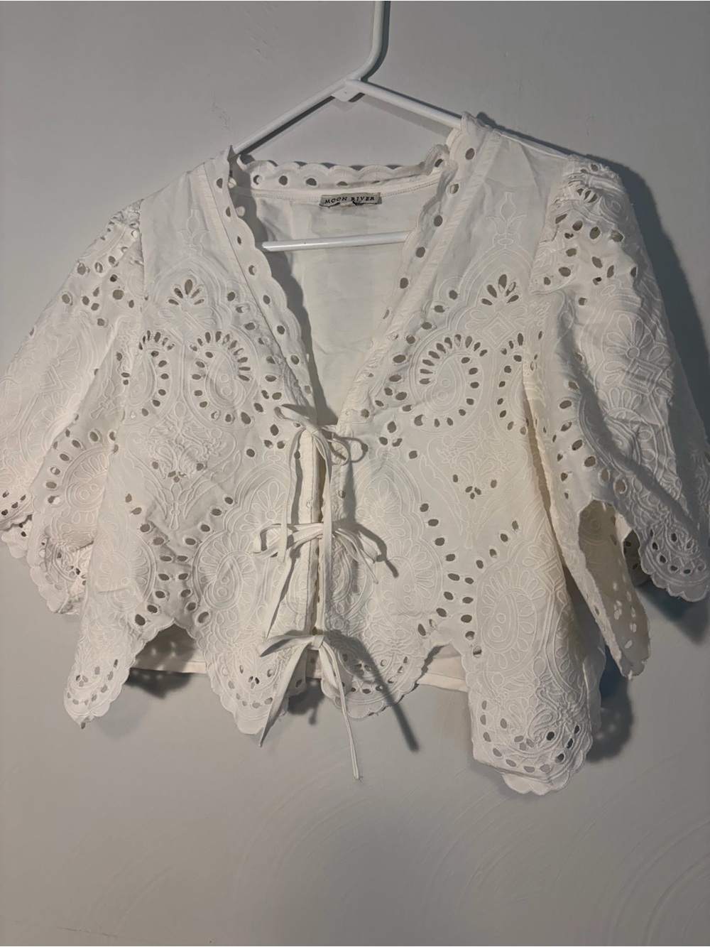 Moon River White Eyelet Lace Tie-Front Blouse size lg